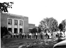 registration outside Alumni Sept 1952