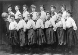 Womens basketball team. 1905.
