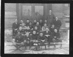 Football team photo. 1914.