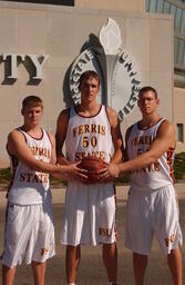 Mens basketball team. 2002-2003.